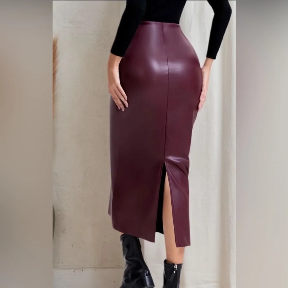 Faux Leather Burgundy Pencil Skirt. Side ruching and back slit Women’s Small - Picture 2 of 3